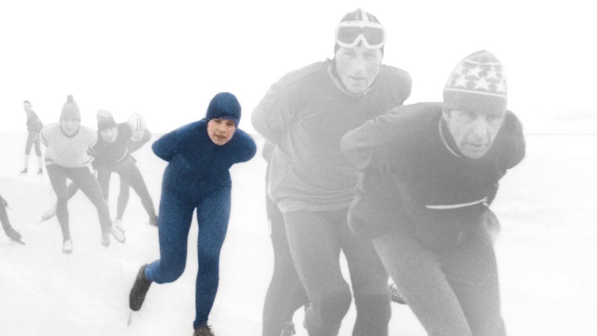 ORANG OETAN ONTDEKT OP EIGEN HOUTJE WAT HIJ MET EEN HAMER EN visual data 8